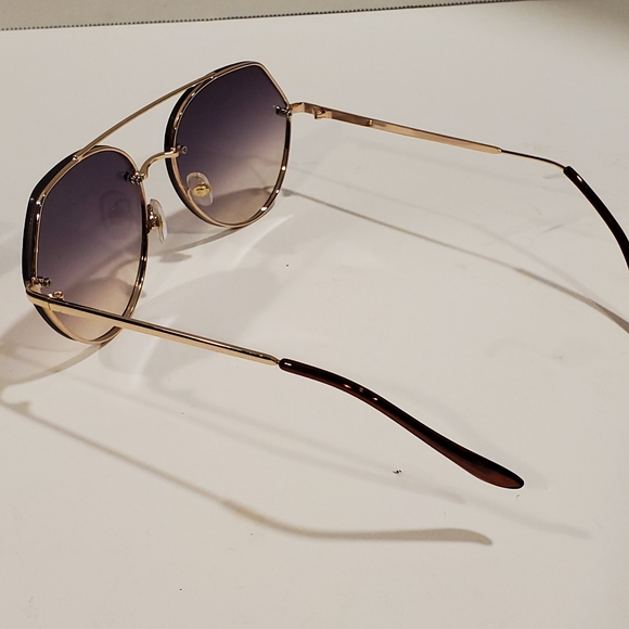 Anna & Ava sunglasses from Dillards - Picture 4 of 5